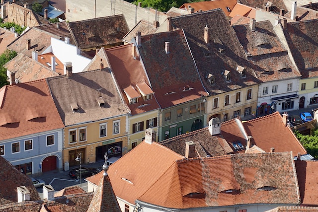 busy brokers. real estate industrial retail productie sibiu transilvania regional spațiu depozit hala productie închiriere proprietati imobiliare comerciale industrial retail office. servicii de intermediere și consultanță imobiliară și de afaceri pentru dezvoltatorii imobiliari, proprietarii de spații, clădiri, parcuri și terenuri, investitori și companii din domeniul industrial, retail, logistic și investment property